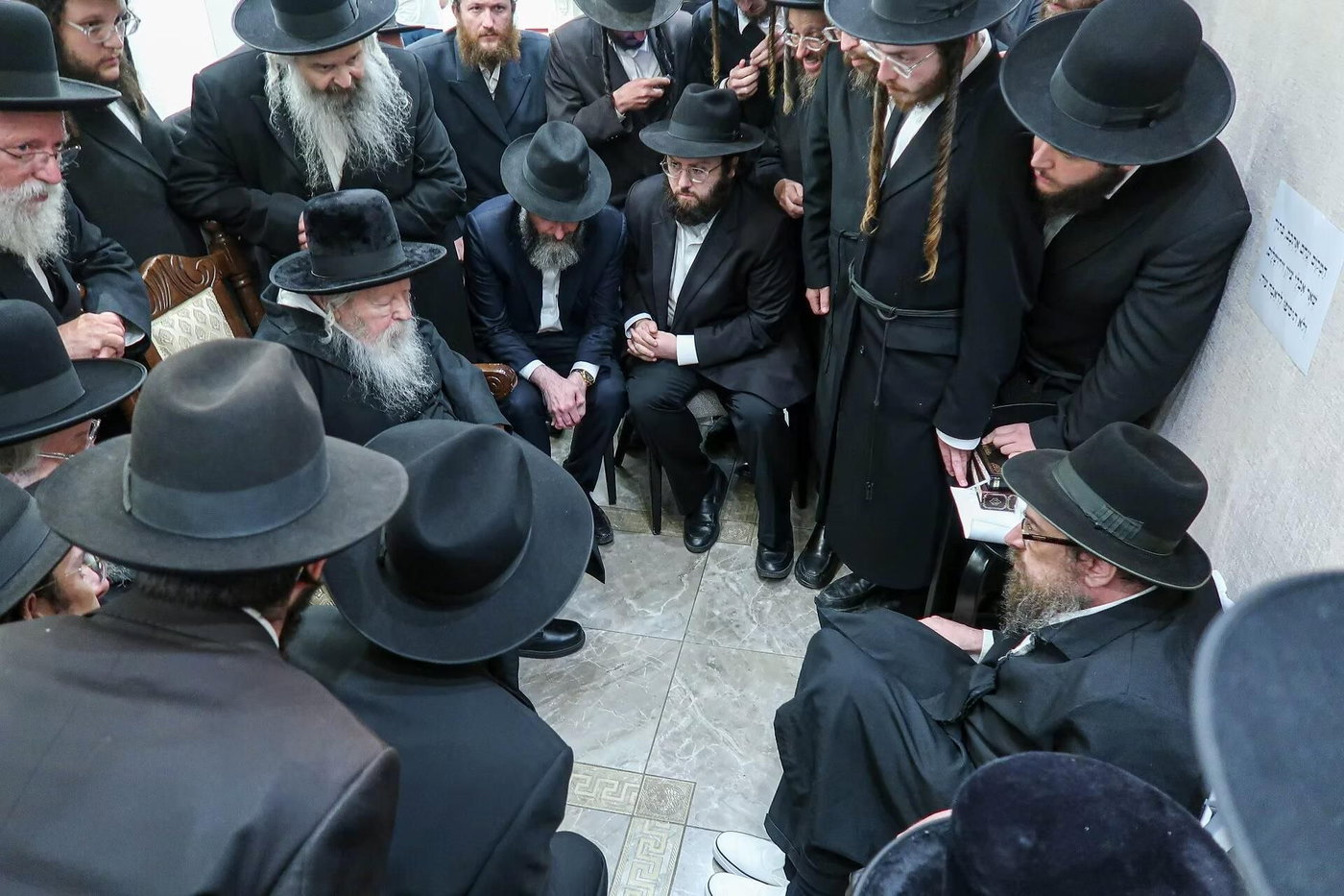 האדמו"ר מגור בניחום אבלים