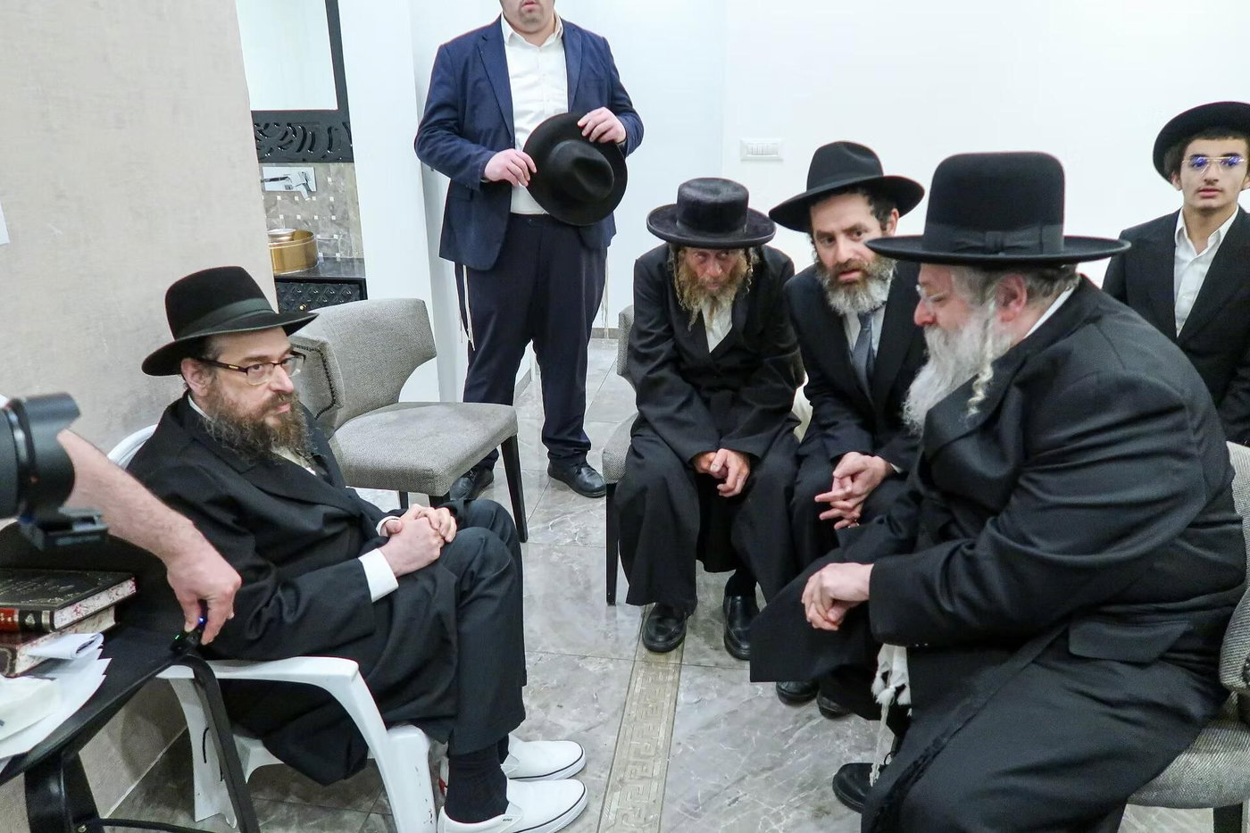 האדמו"ר מגור בניחום אבלים