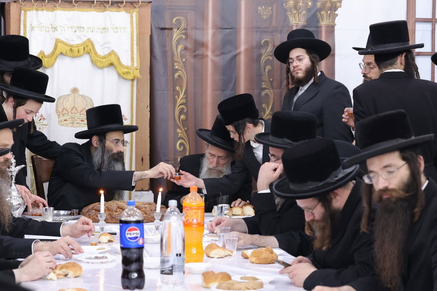 חצי יובל להסתלקות; חתנו של בעל ההילולא סיים את הש"ס בטיש שערך בנו האדמו"ר 