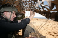 נתניהו חבש קסדת לוחם - וקפץ לביקור בקו הצהוב | תיעוד