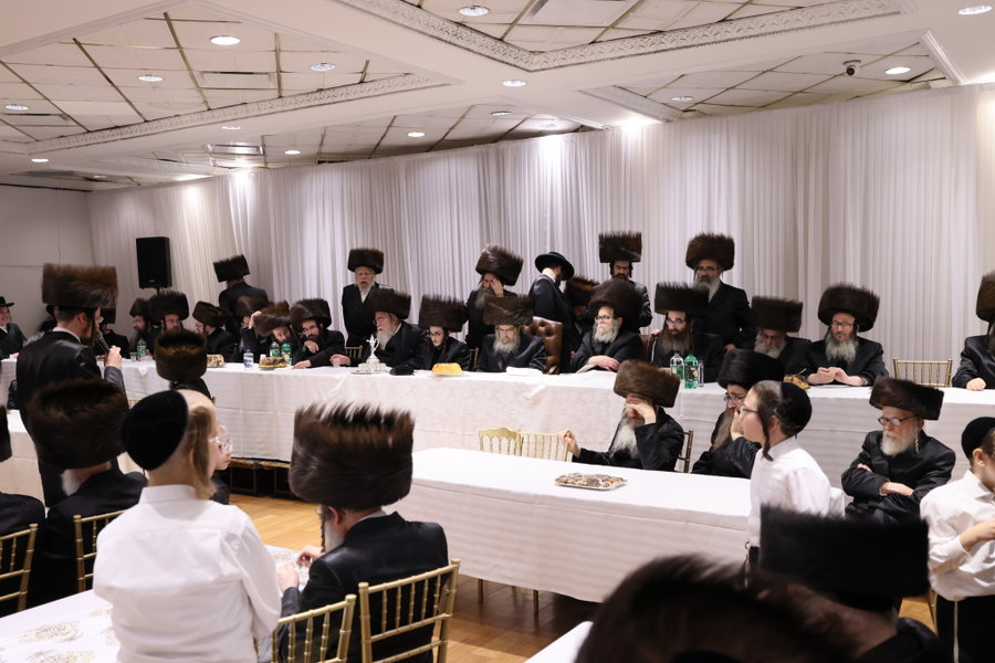אלפי חסידים חגגו בווילאמסבורג: הרבי מסאטמר השיא את נכדו | תיעוד ענק  