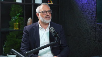 "אמא, אכלנו אותה. יש אלוקים!" | הרב יוני אליצור בשיחה מרתקת על הדברים החשובים באמת