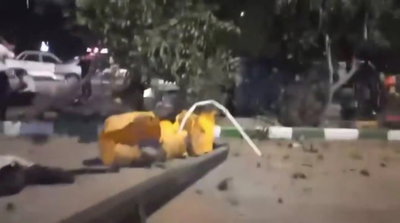 בכי וצעקות: רכב פרץ לתוך המון תומך משטר באיראן - כך זה נראה דקות אחרי