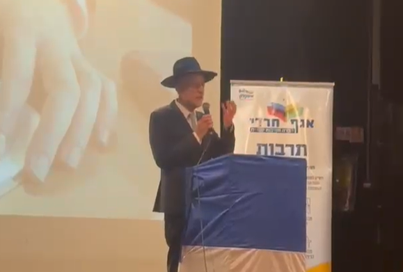 בצל הסערות הפוליטית; מקלב משדר עסקים כרגיל והשתתף בכנס של ׳הרשות׳