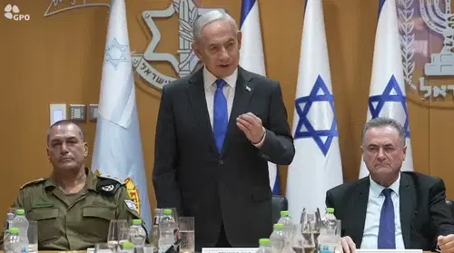 נתניהו: "אחת ולתמיד, להפיל את המשטר באיראן שנלחם על חייו, זה קרוב" | צפו