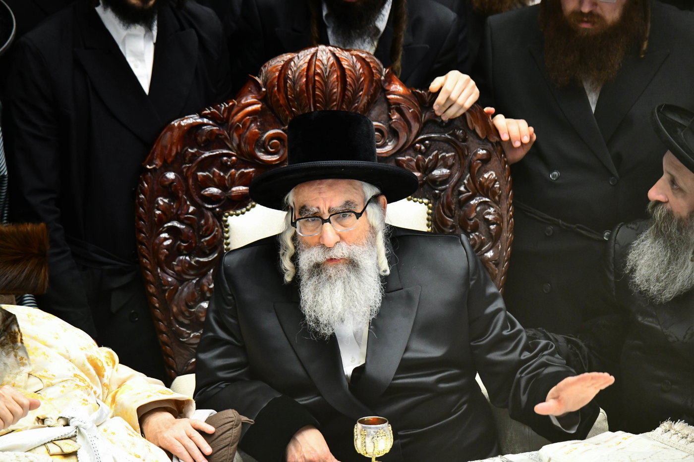 האדמו"ר מויז'ניץ מאנסי בתולדות אברהם יצחק