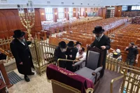 למניעת דחף וצפיפות | השינוי ההיסטורי במקומו של האדמו"ר מבעלזא לקראת החגים הבאים