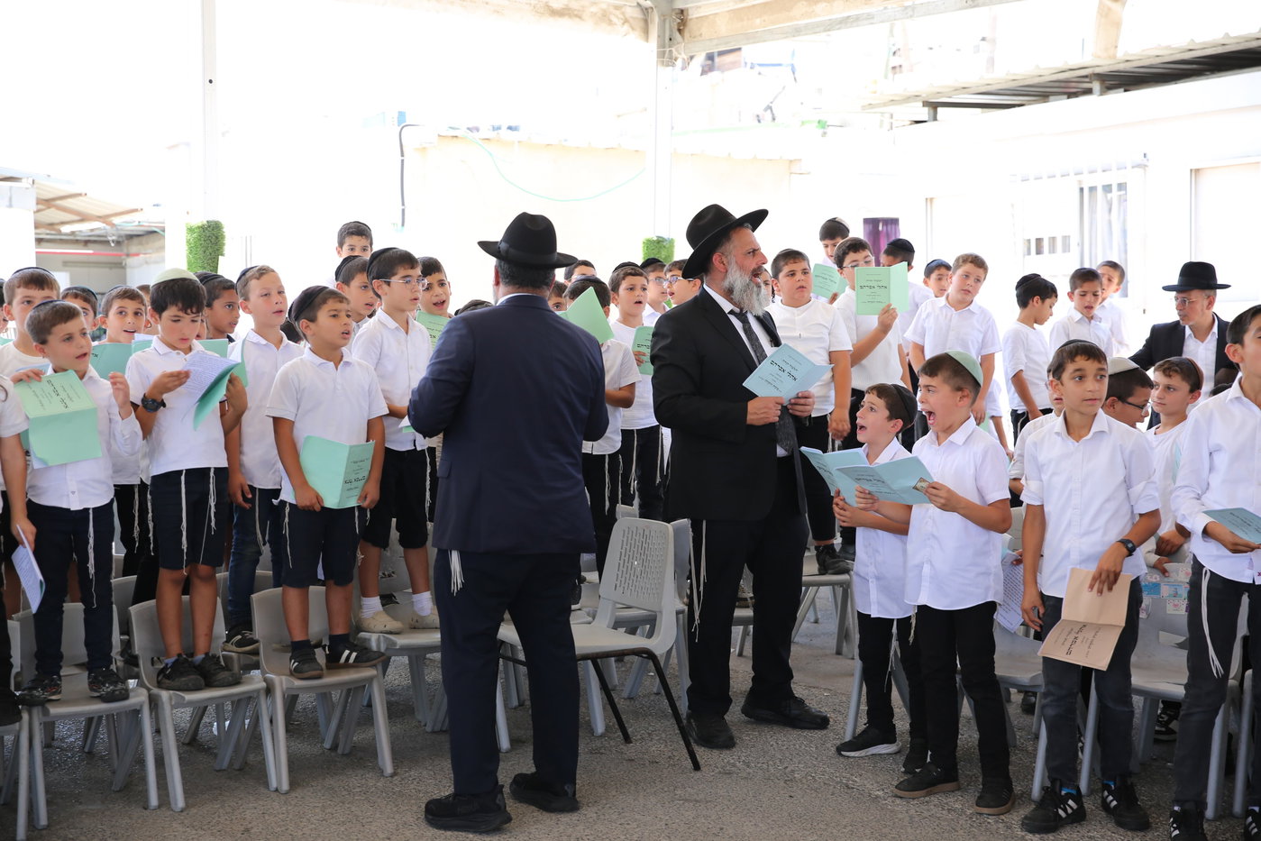 בצהרי היום: ילדי קרית הרצוג אמרו סליחות וקיבלו ארטיקים