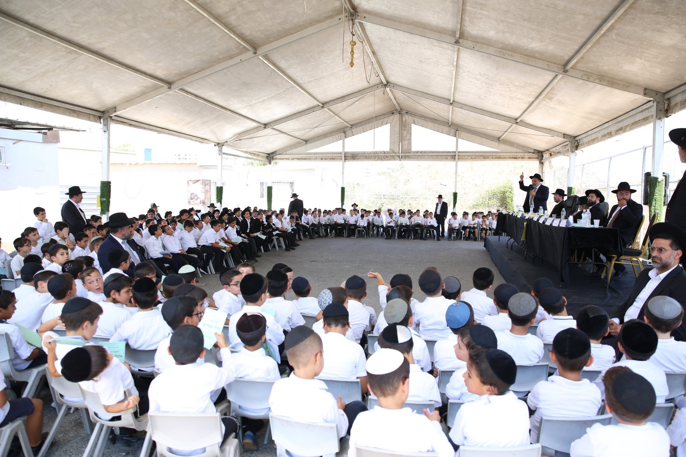 בצהרי היום: ילדי קרית הרצוג אמרו סליחות וקיבלו ארטיקים