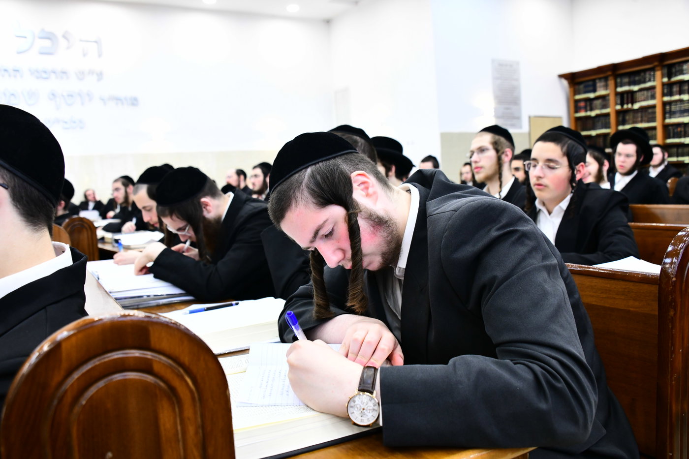 הגר"א גרבוז בישיבת 'עץ חיים' באבוב