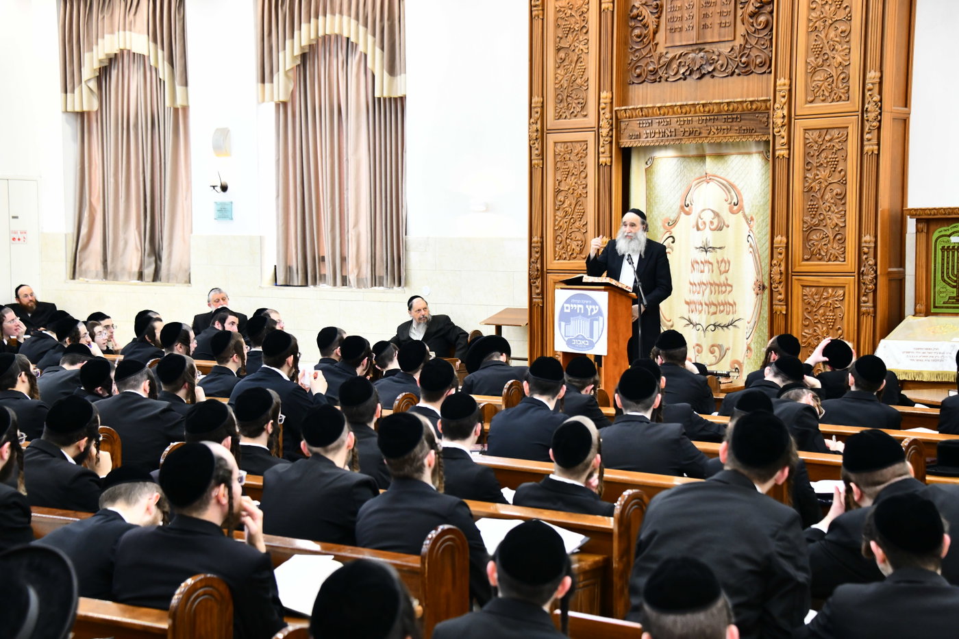 הגר"א גרבוז בישיבת 'עץ חיים' באבוב