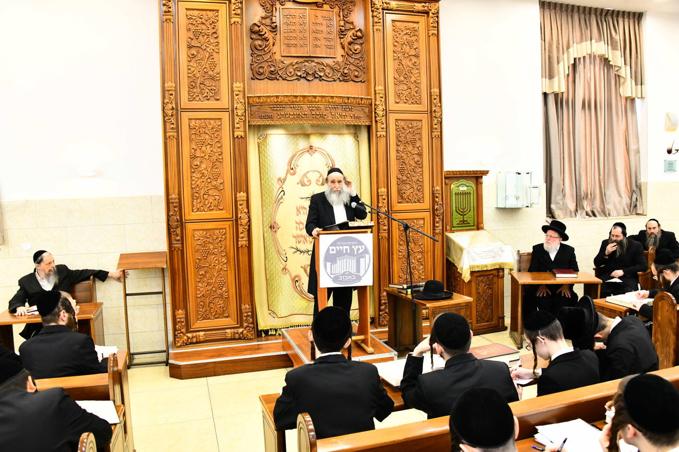 הגר"א גרבוז בישיבת 'עץ חיים' באבוב