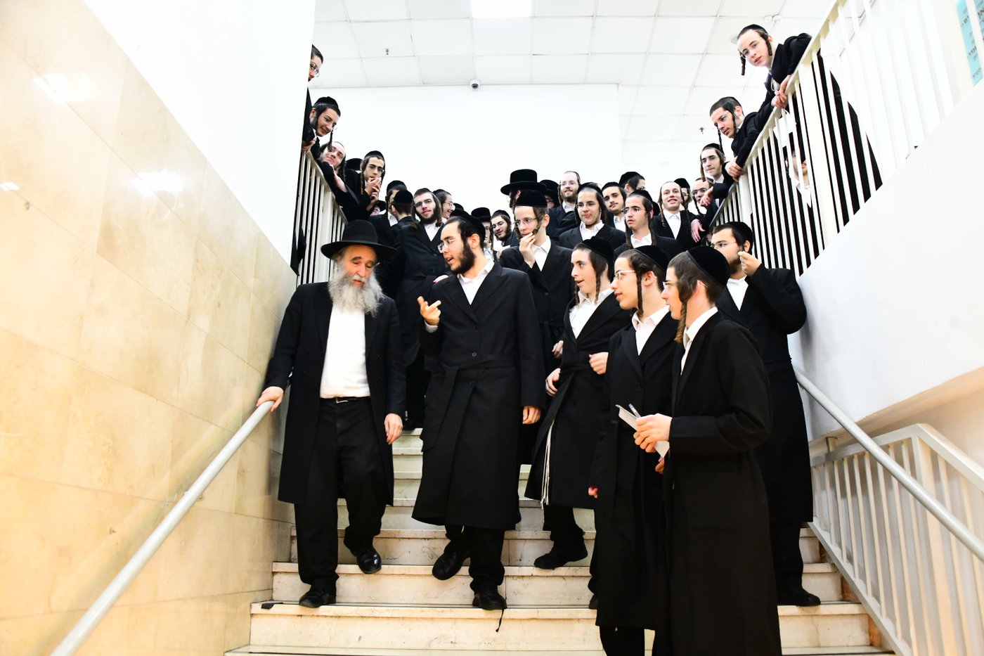 הגר"א גרבוז בישיבת 'עץ חיים' באבוב