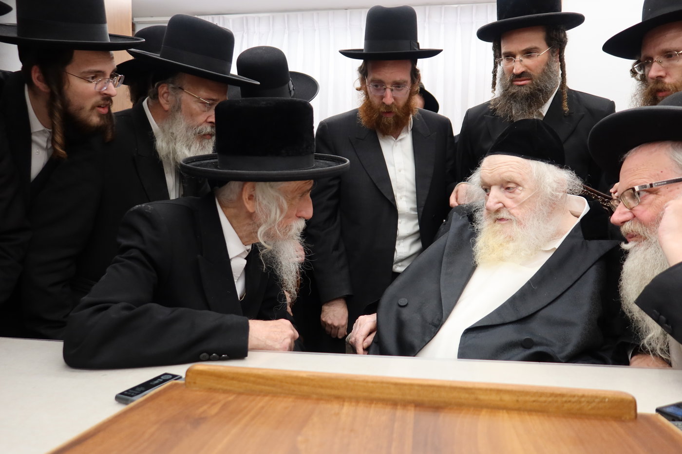 ביקורי רבנים במעונו של הגר"מ שטרנבוך