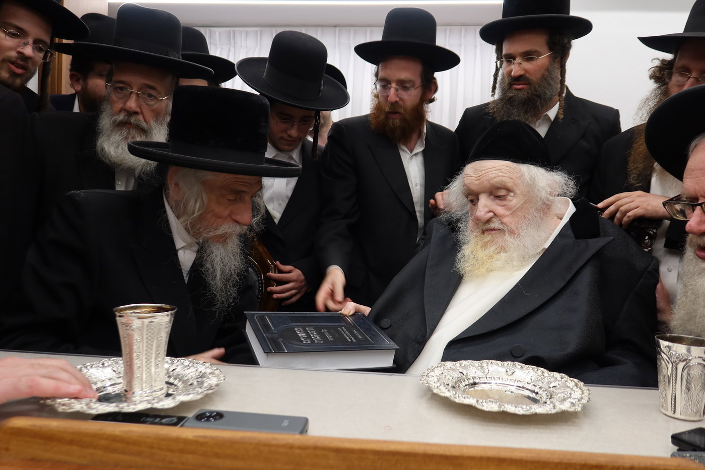 ביקורי רבנים במעונו של הגר"מ שטרנבוך