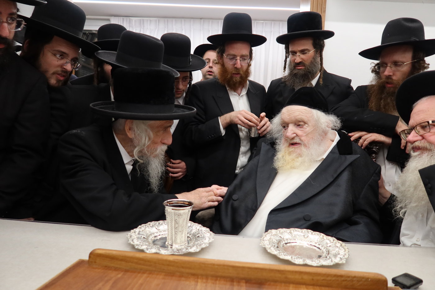 ביקורי רבנים במעונו של הגר"מ שטרנבוך