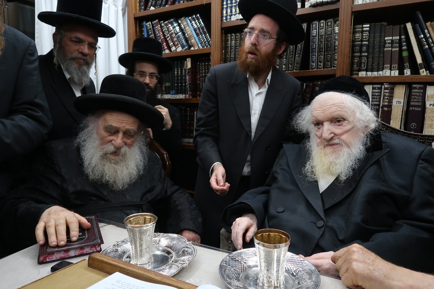 ביקורי רבנים במעונו של הגר"מ שטרנבוך