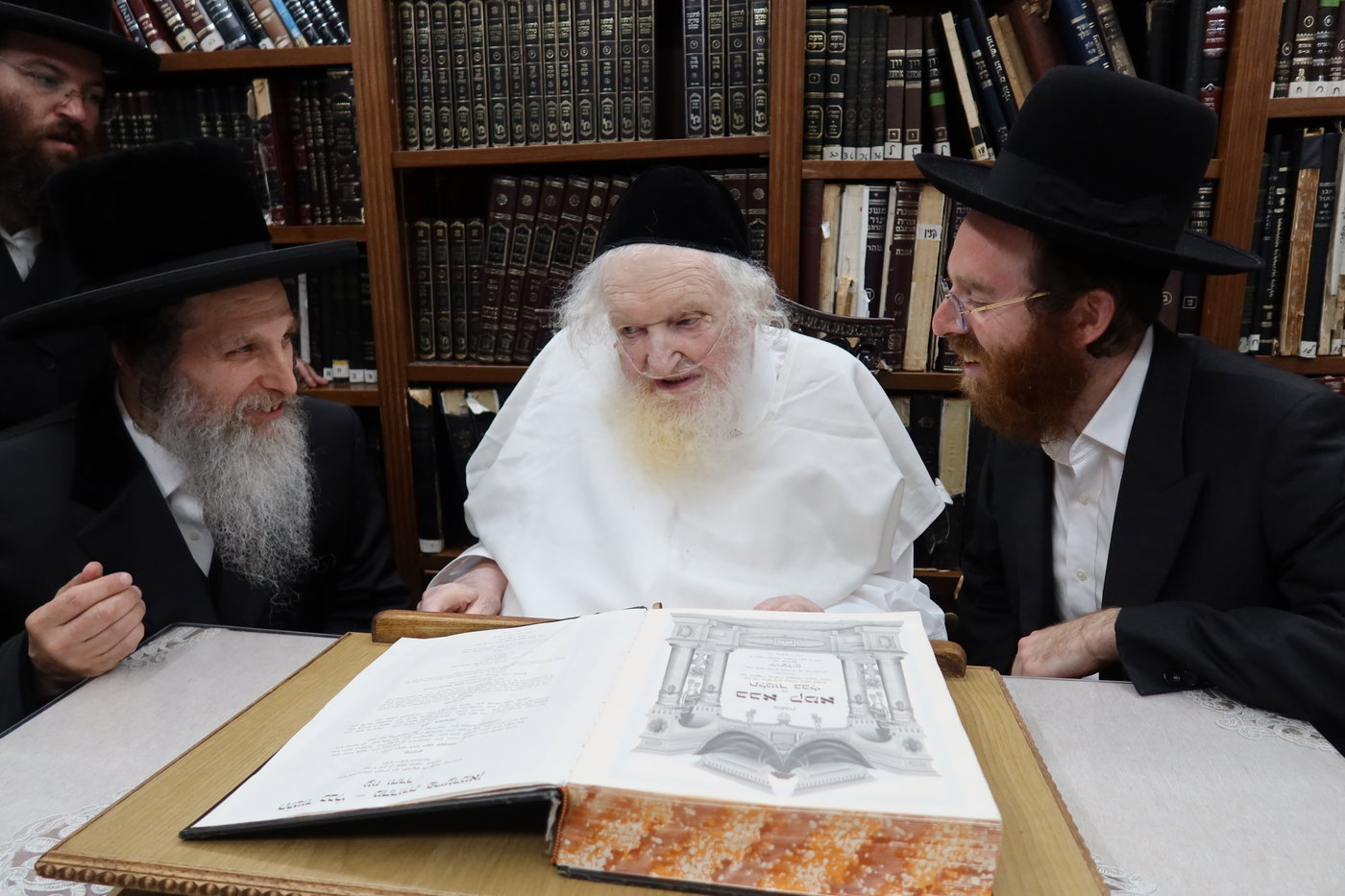 ביקורי רבנים במעונו של הגר"מ שטרנבוך