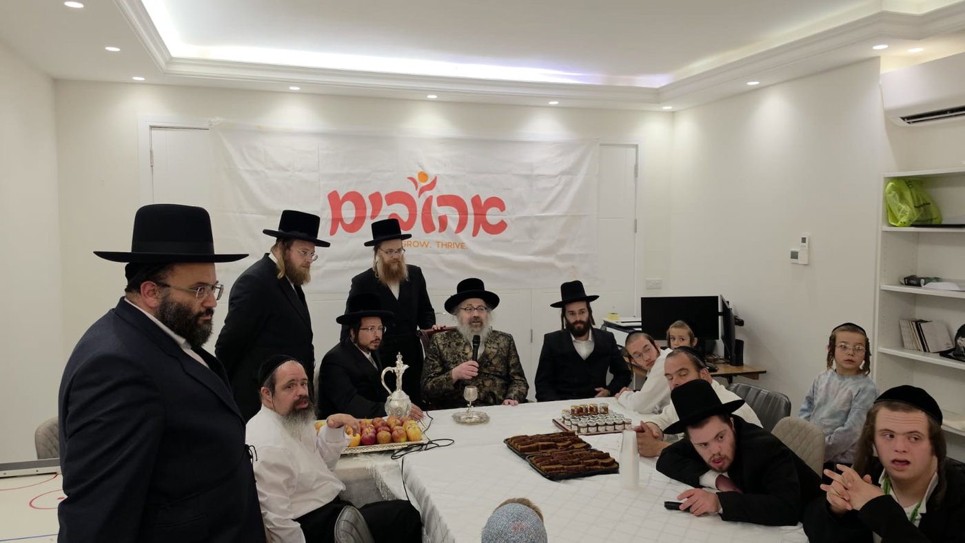 האדמו"ר מויז'ניץ לונדון בביקור באהובים