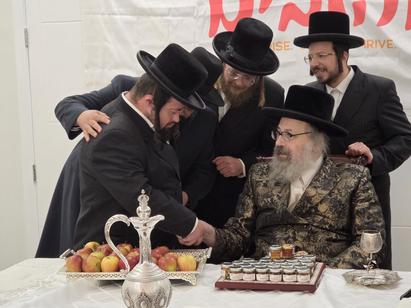האדמו"ר מויז'ניץ לונדון בביקור באהובים