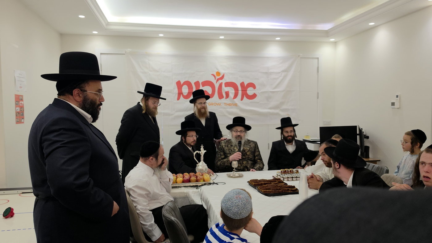 האדמו"ר מויז'ניץ לונדון בביקור באהובים