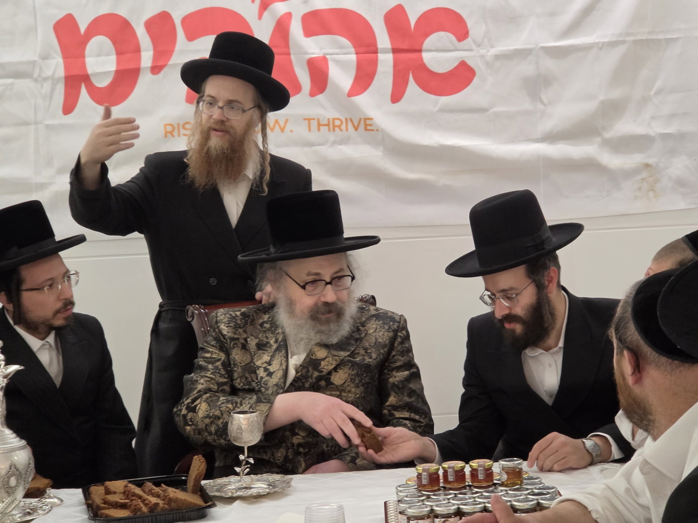 האדמו"ר מויז'ניץ לונדון בביקור באהובים