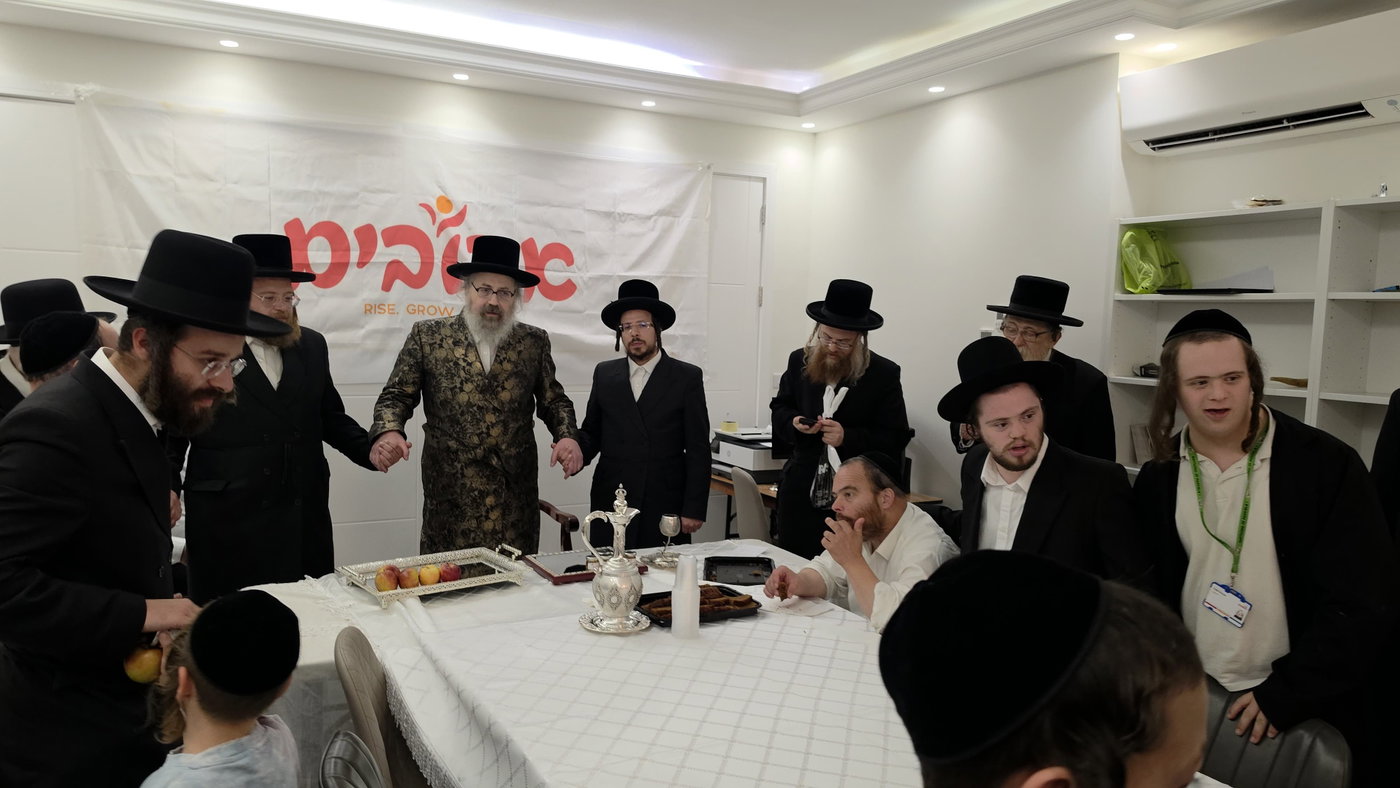 האדמו"ר מויז'ניץ לונדון בביקור באהובים