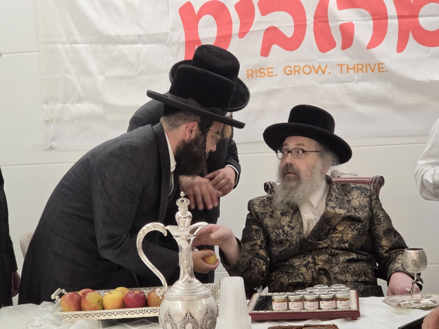 האדמו"ר מויז'ניץ לונדון בביקור באהובים