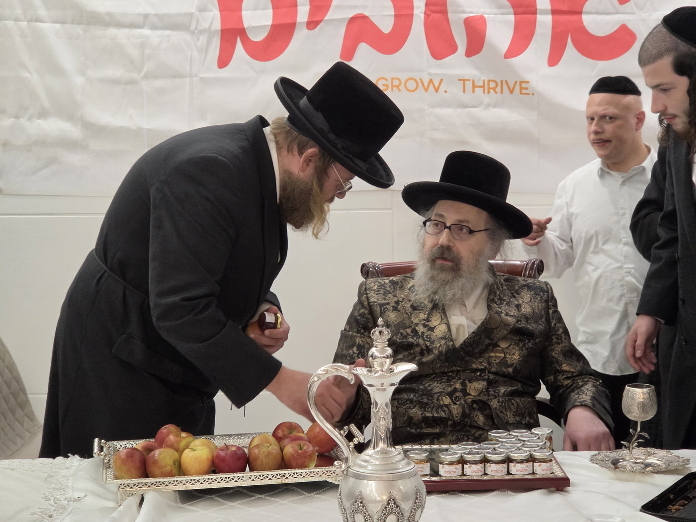 האדמו"ר מויז'ניץ לונדון בביקור באהובים