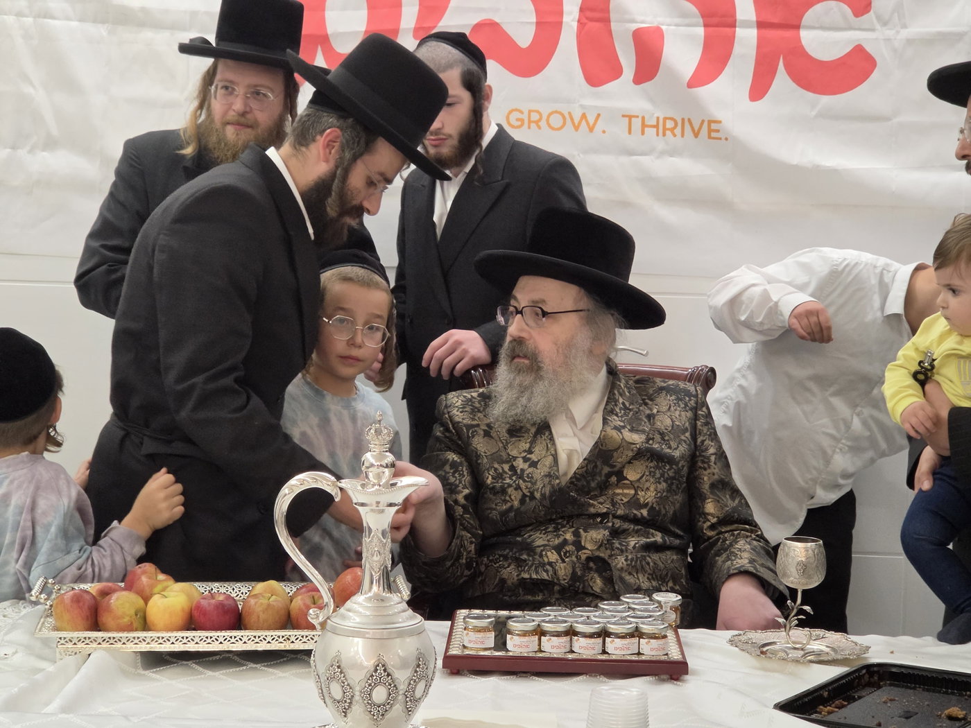 האדמו"ר מויז'ניץ לונדון בביקור באהובים