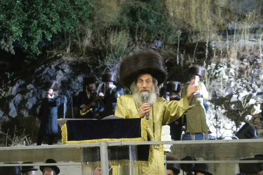מחצות עד לפנות בוקר; ה'סליחות' של רבי מיילך באתרא קדישא מירון