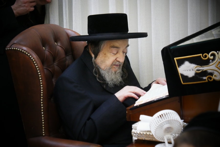 באשמורת הבוקר: סליחות ותקיעת שופר בביתו של זקן מנהיגי ברסלב