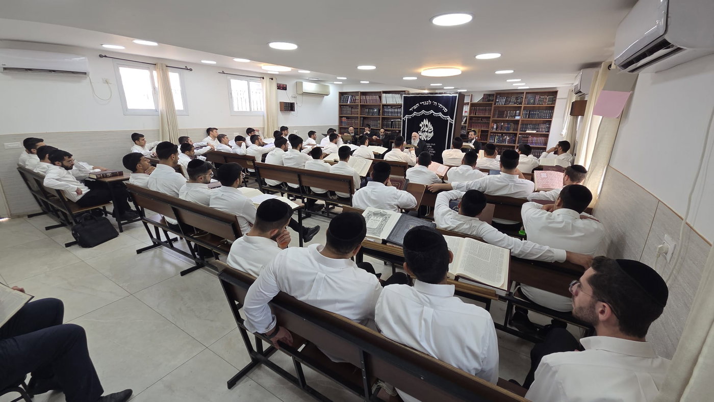 הגר"ח פינשטיין בישיבת 'אמרי חכמה'