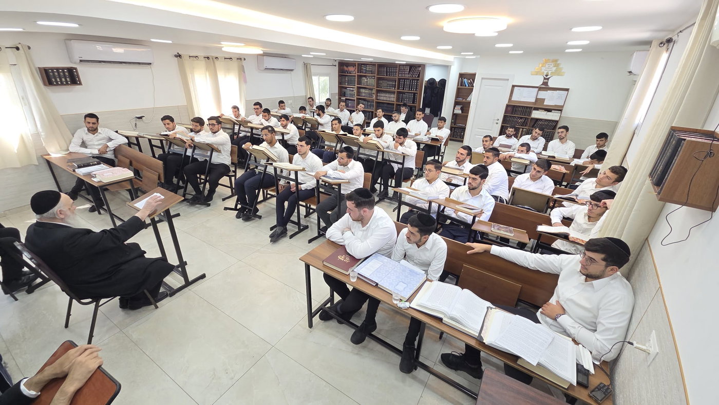 הגר"ח פינשטיין בישיבת 'אמרי חכמה'