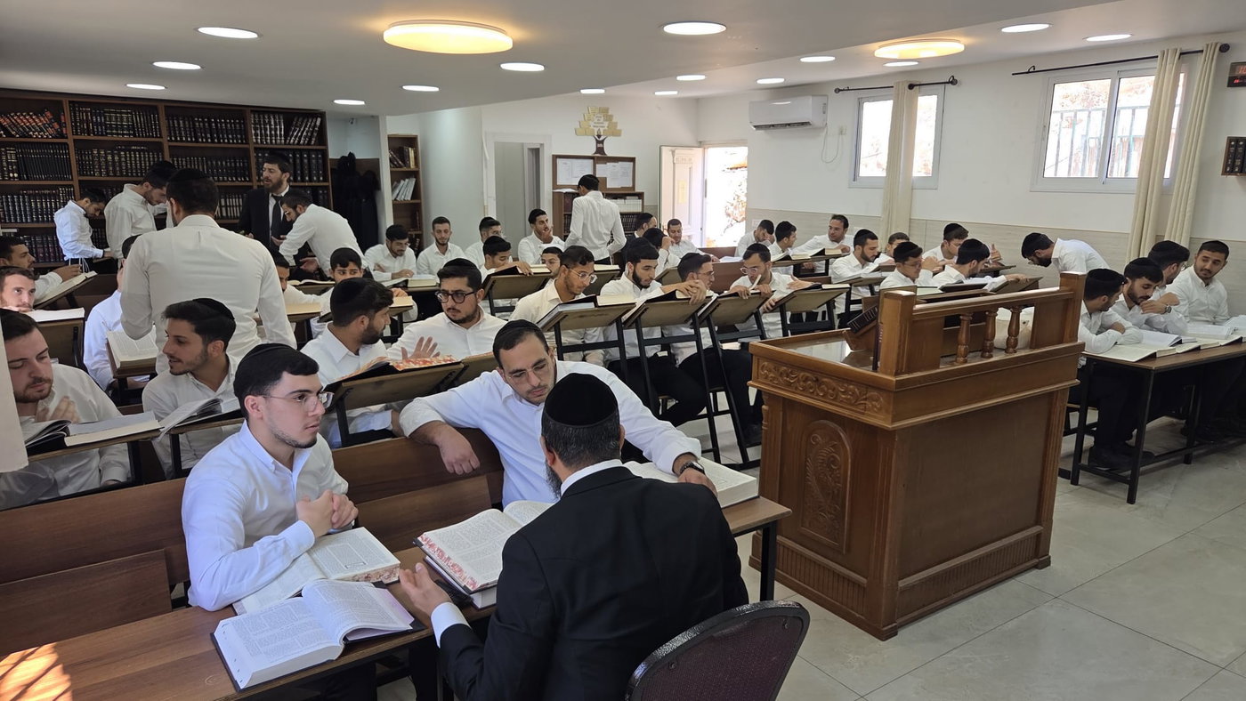 הגר"ח פינשטיין בישיבת 'אמרי חכמה'