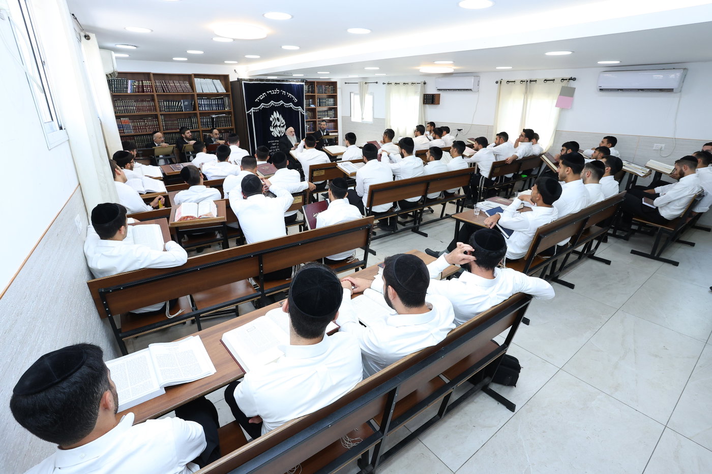 הגר"ח פינשטיין בישיבת 'אמרי חכמה' 