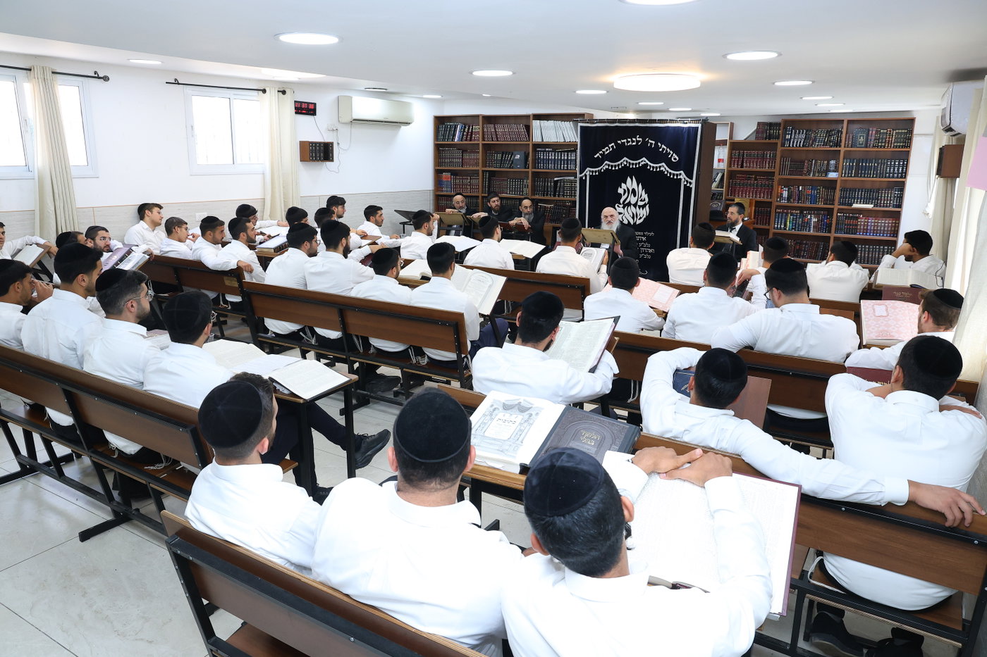 הגר"ח פינשטיין בישיבת 'אמרי חכמה' 