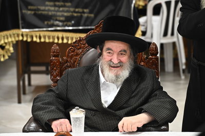 האדמו"ר מויז'ניץ בקבלת קהל