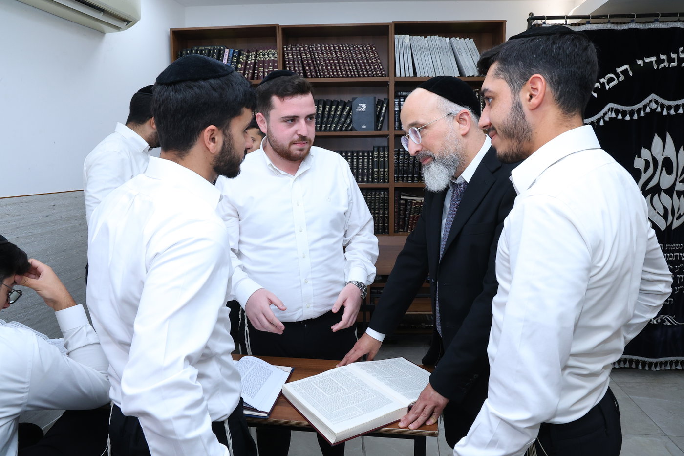 ישיבת אמרי חכמה בסדר לימוד 