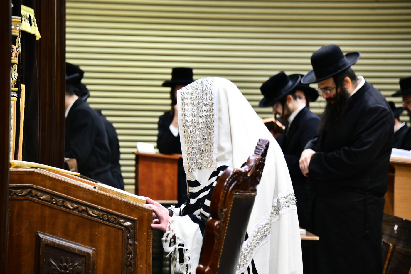 סליחות ראשונות בחצה"ק קרעטשניף י-ם