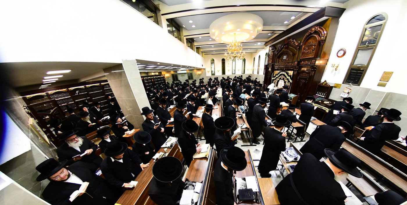 סליחות ראשונות בחצה"ק קרעטשניף י-ם