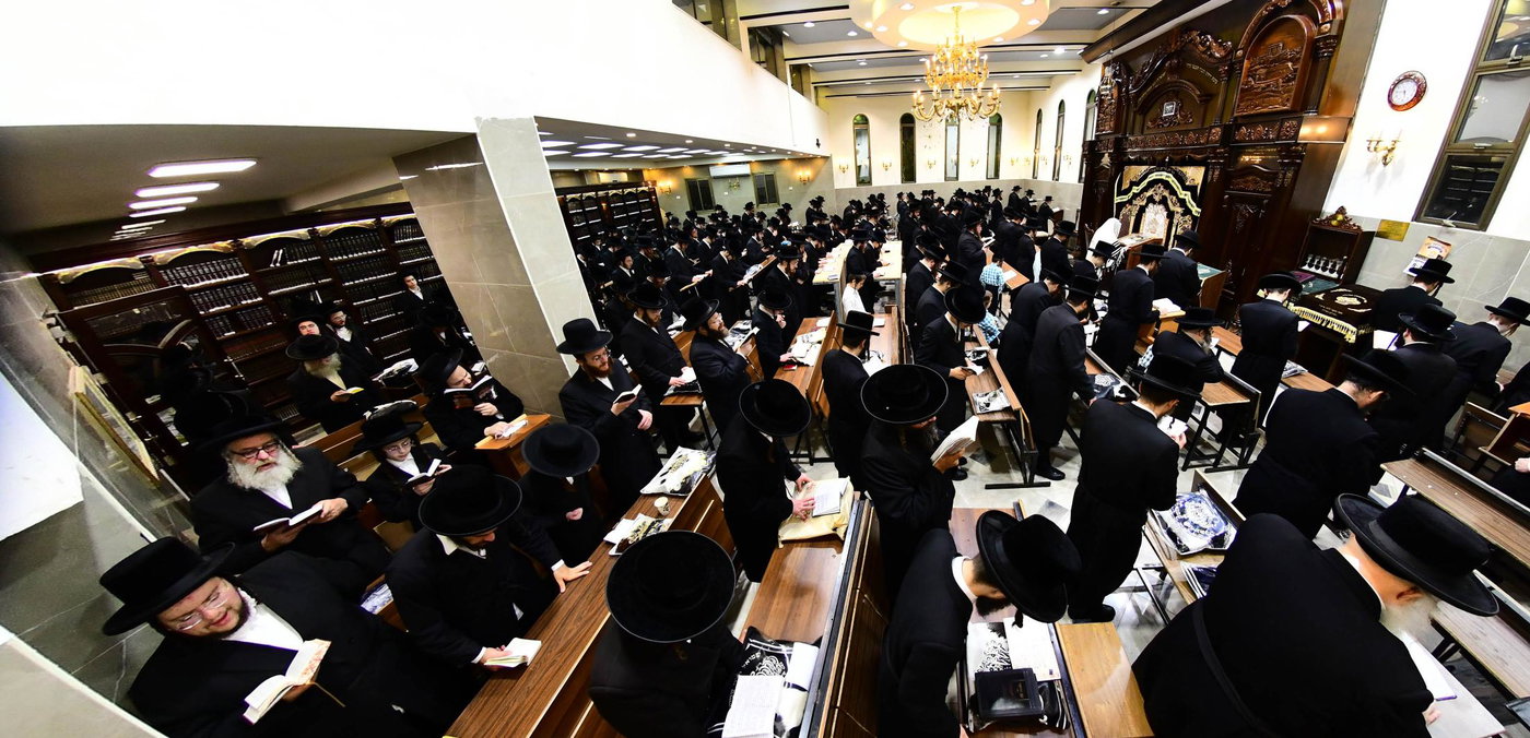 סליחות ראשונות בחצה"ק קרעטשניף י-ם