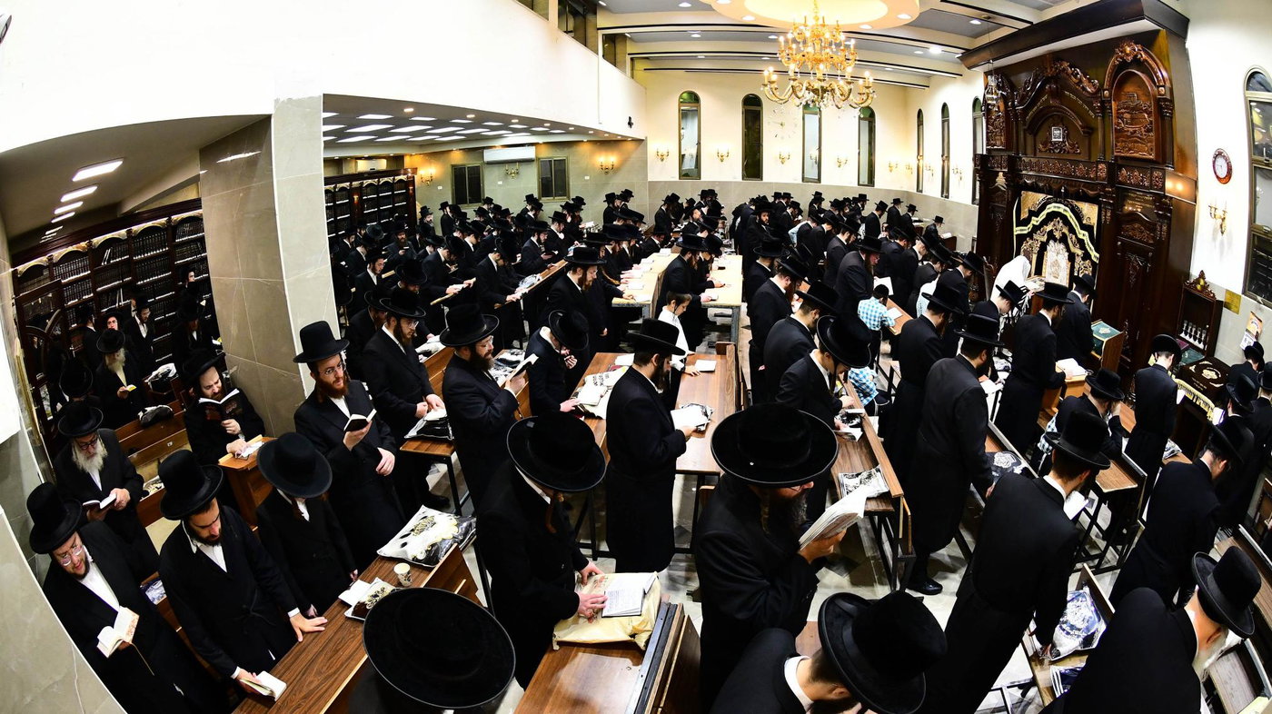 סליחות ראשונות בחצה"ק קרעטשניף י-ם