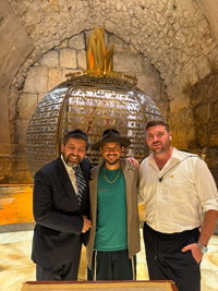 השחקן המוכר יצא לסיור סליחות מיוחד בכותל: "מרגש להגיע לקודש הקודשים"