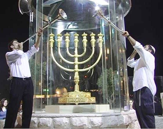 מותר לתקוע בשופר בראש השנה שחל בשבת? | הפולמוס שפילג את ירושלים לפני 145 שנה - חוזר