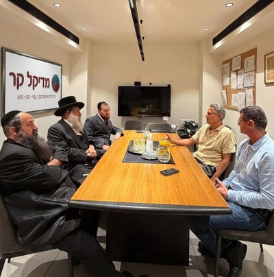 יו"ר "רפואה וחיים", הרב יצחק שטרן, בביקור מקצועי במרכז השיקום האינטגרטיבי "מדיקל קר" בבת ים