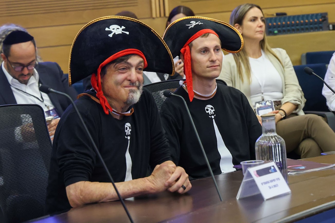 נציגי מפלגת הפיראטים