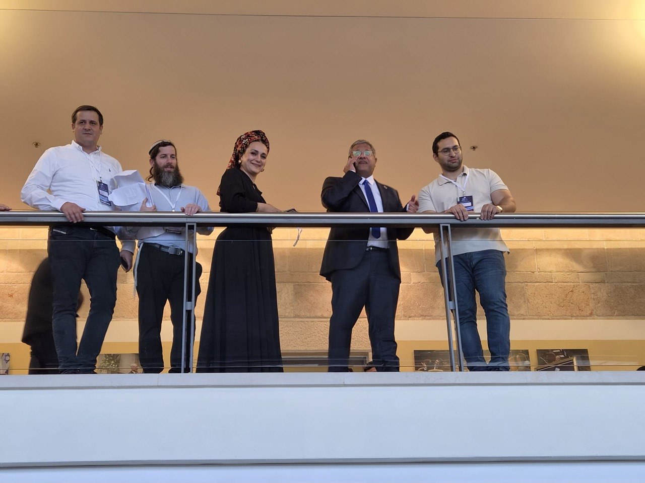 אלחרר עם בכירי עוצמה היום