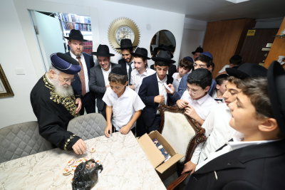 ילדי רעננה אצל הגר"י יוסף