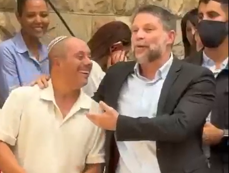 עין לא נותרה יבשה: שמעון, הוא ה"עובד המצטיין" של השנה